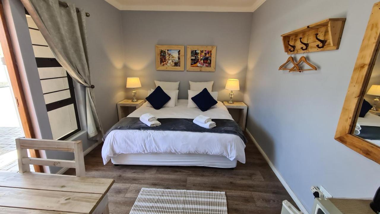 Tiende Laan Bed & Breakfast And Self-Catering ウォルビスベイ エクステリア 写真