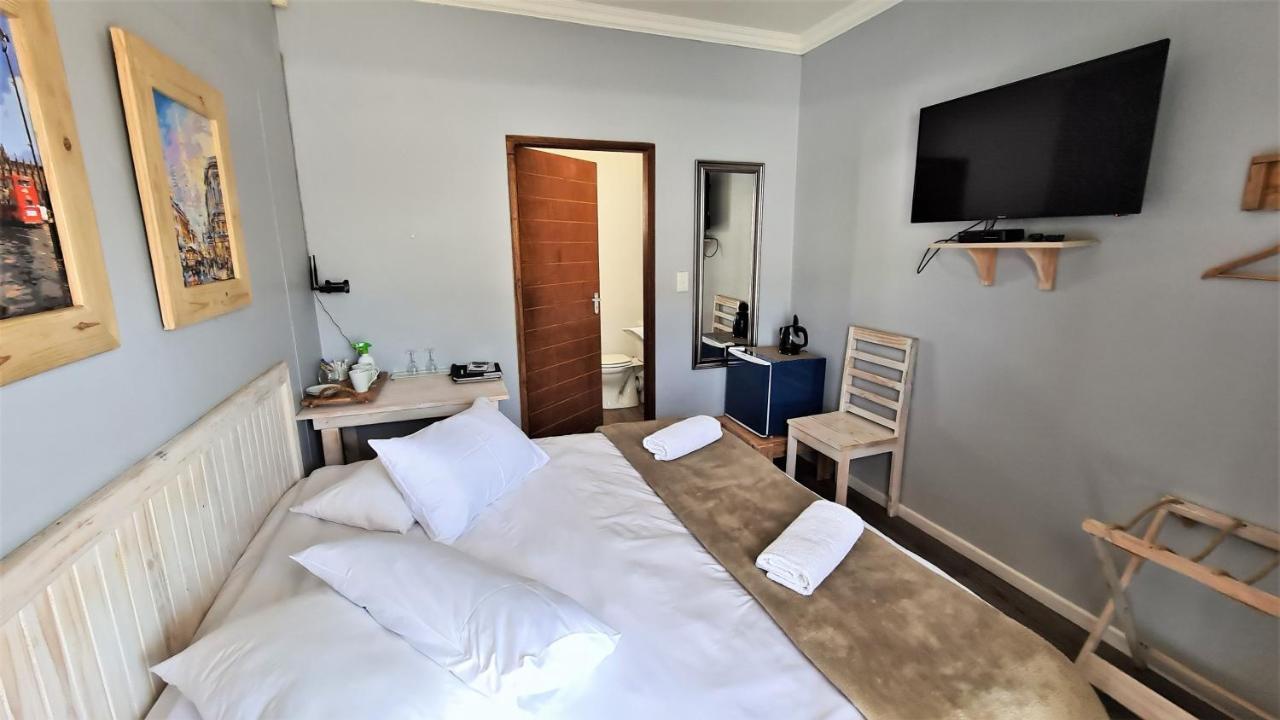Tiende Laan Bed & Breakfast And Self-Catering ウォルビスベイ エクステリア 写真