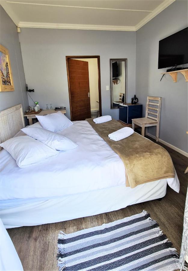 Tiende Laan Bed & Breakfast And Self-Catering ウォルビスベイ エクステリア 写真