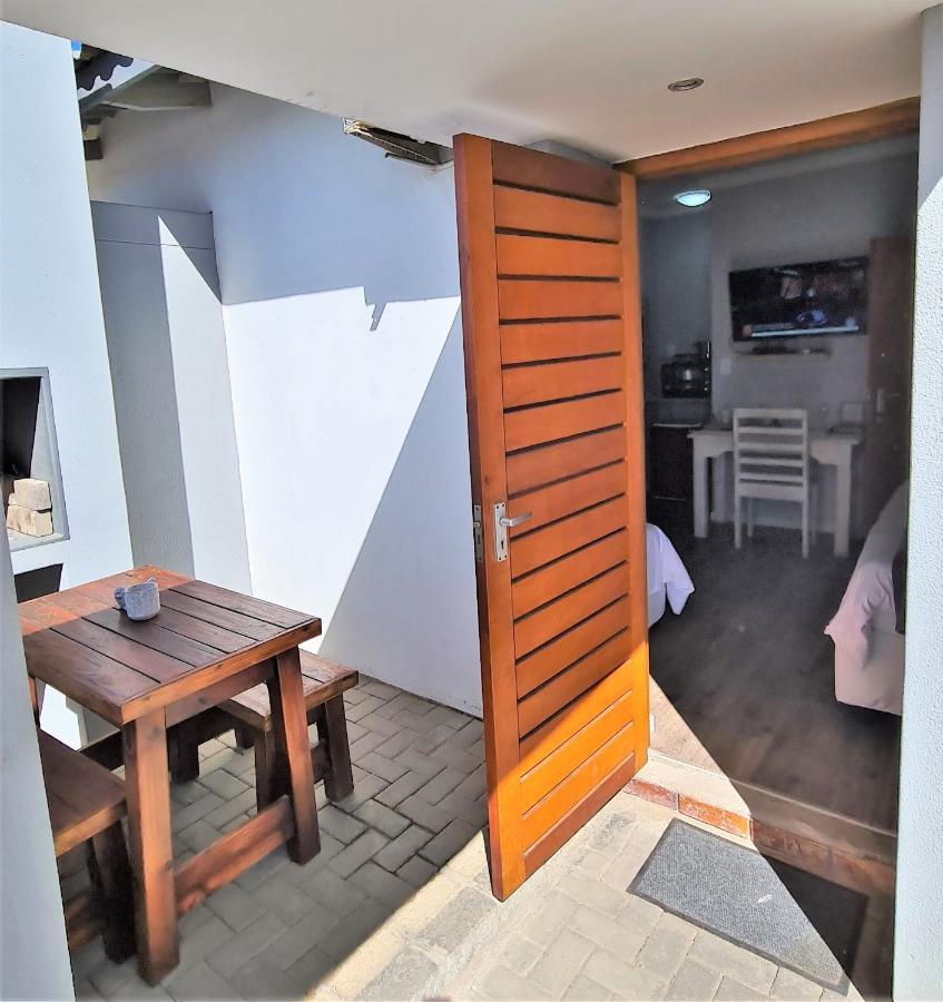 Tiende Laan Bed & Breakfast And Self-Catering ウォルビスベイ エクステリア 写真