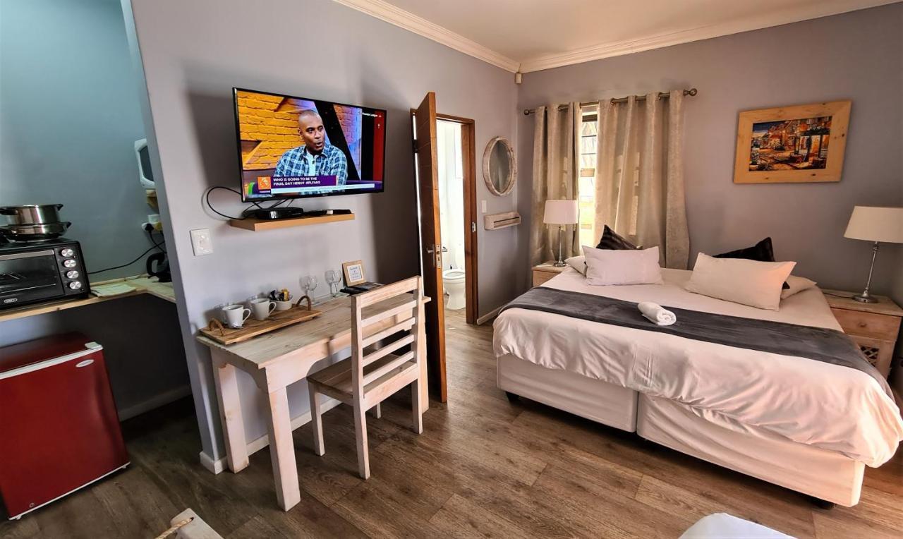 Tiende Laan Bed & Breakfast And Self-Catering ウォルビスベイ エクステリア 写真