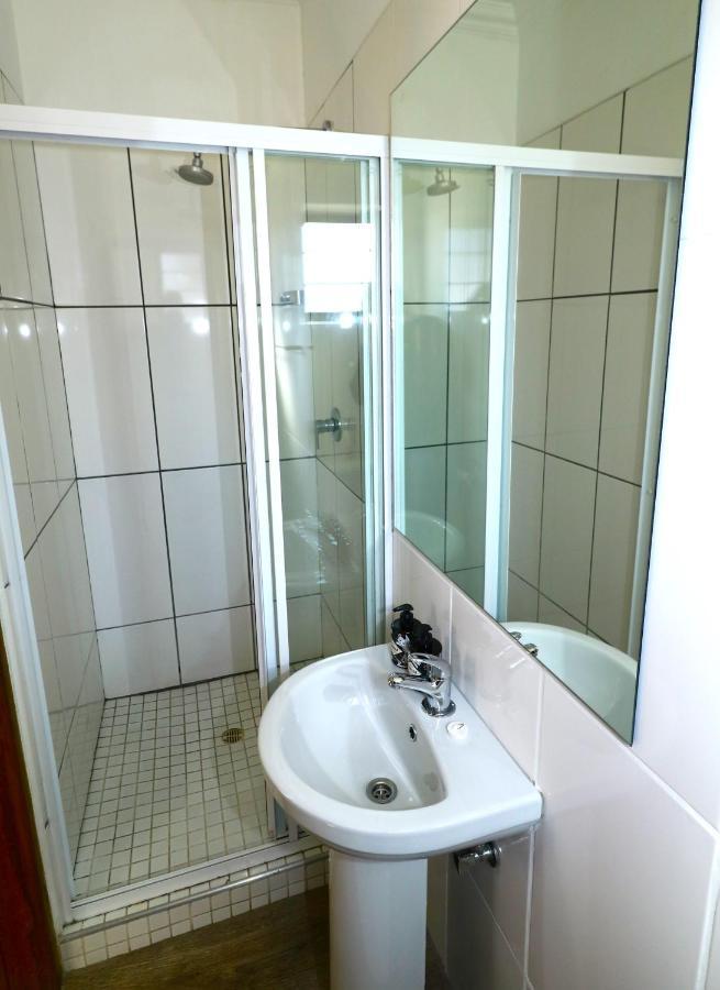 Tiende Laan Bed & Breakfast And Self-Catering ウォルビスベイ エクステリア 写真