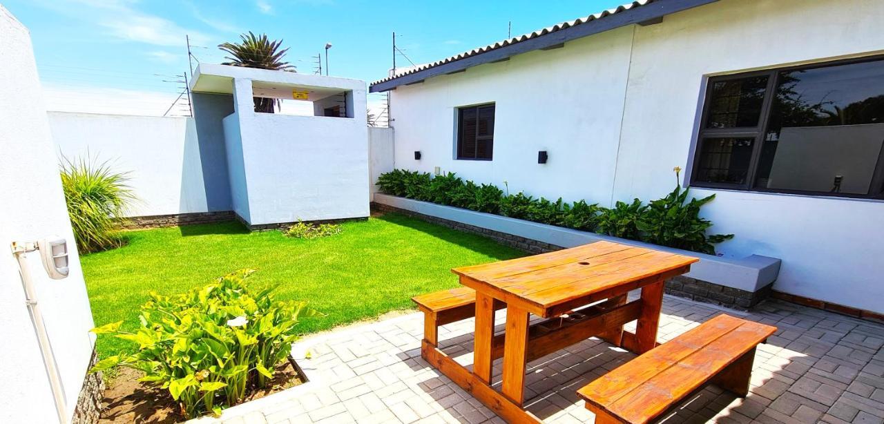 Tiende Laan Bed & Breakfast And Self-Catering ウォルビスベイ エクステリア 写真