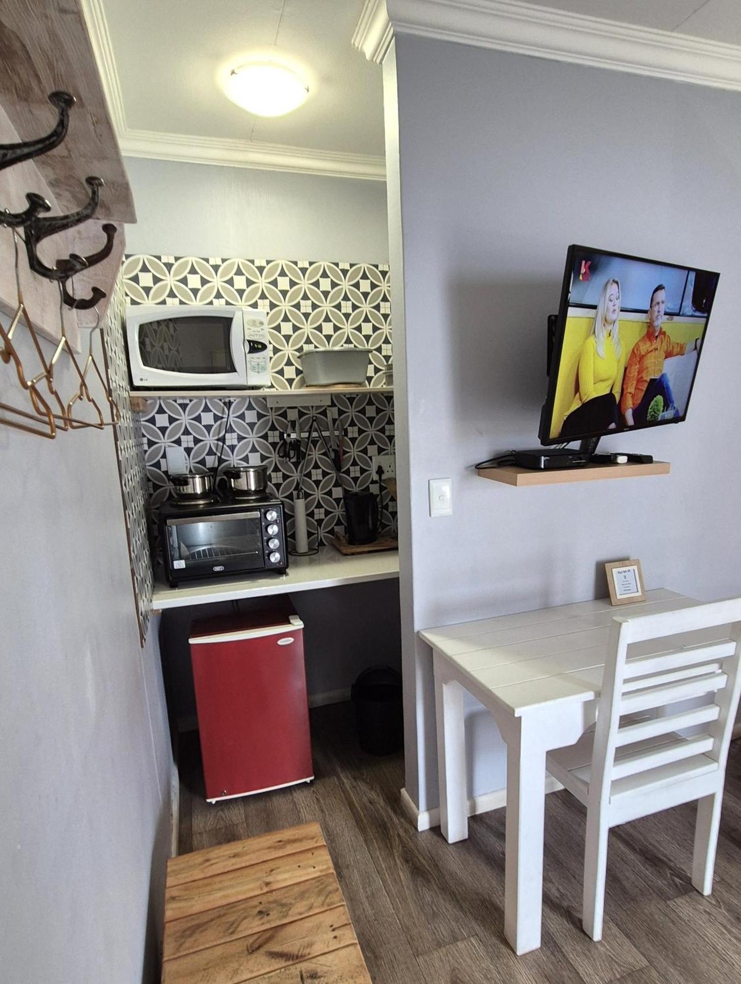 Tiende Laan Bed & Breakfast And Self-Catering ウォルビスベイ エクステリア 写真