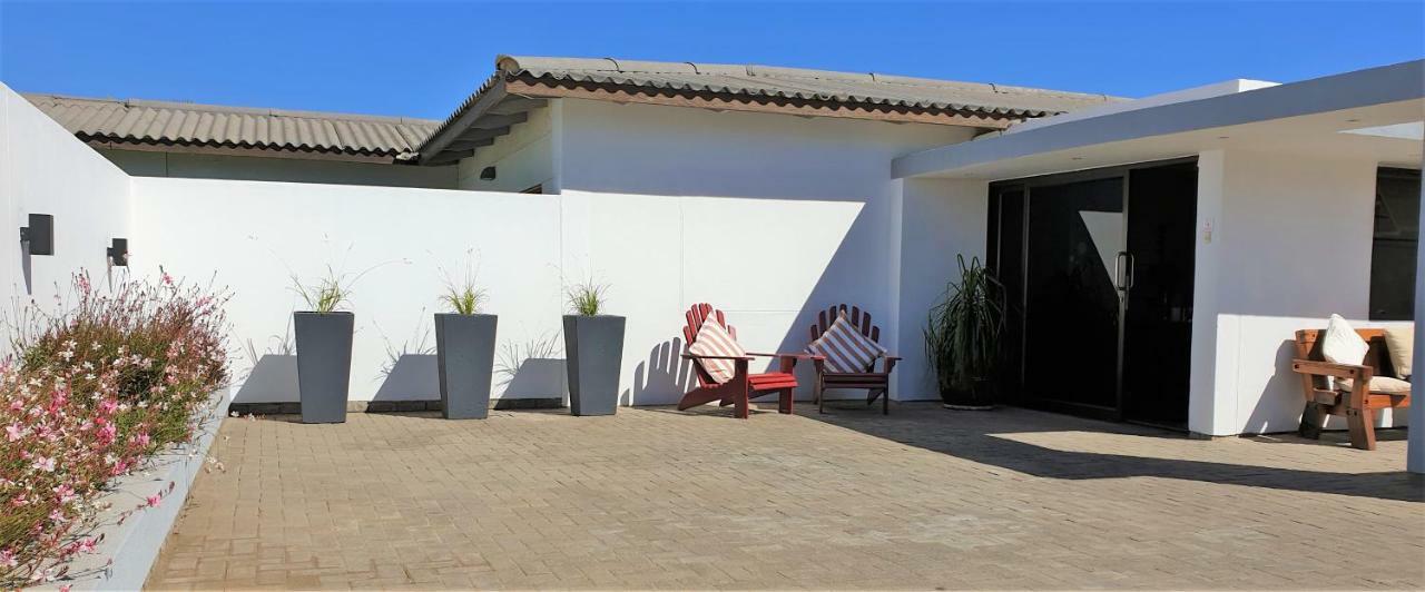 Tiende Laan Bed & Breakfast And Self-Catering ウォルビスベイ エクステリア 写真