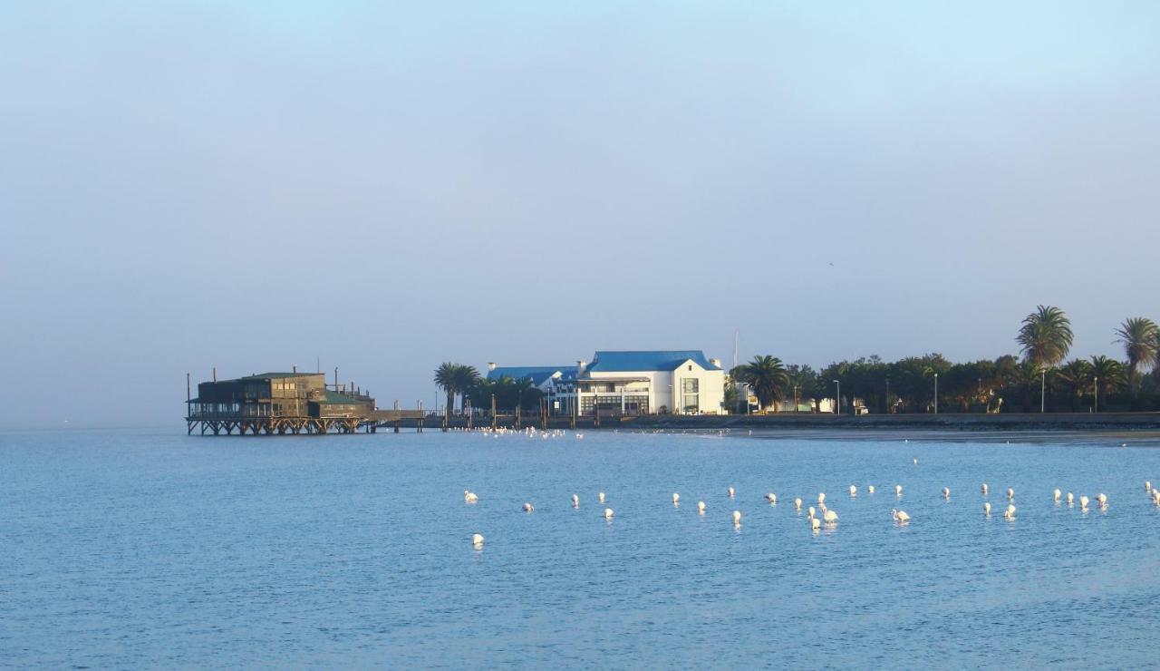 Tiende Laan Bed & Breakfast And Self-Catering ウォルビスベイ エクステリア 写真