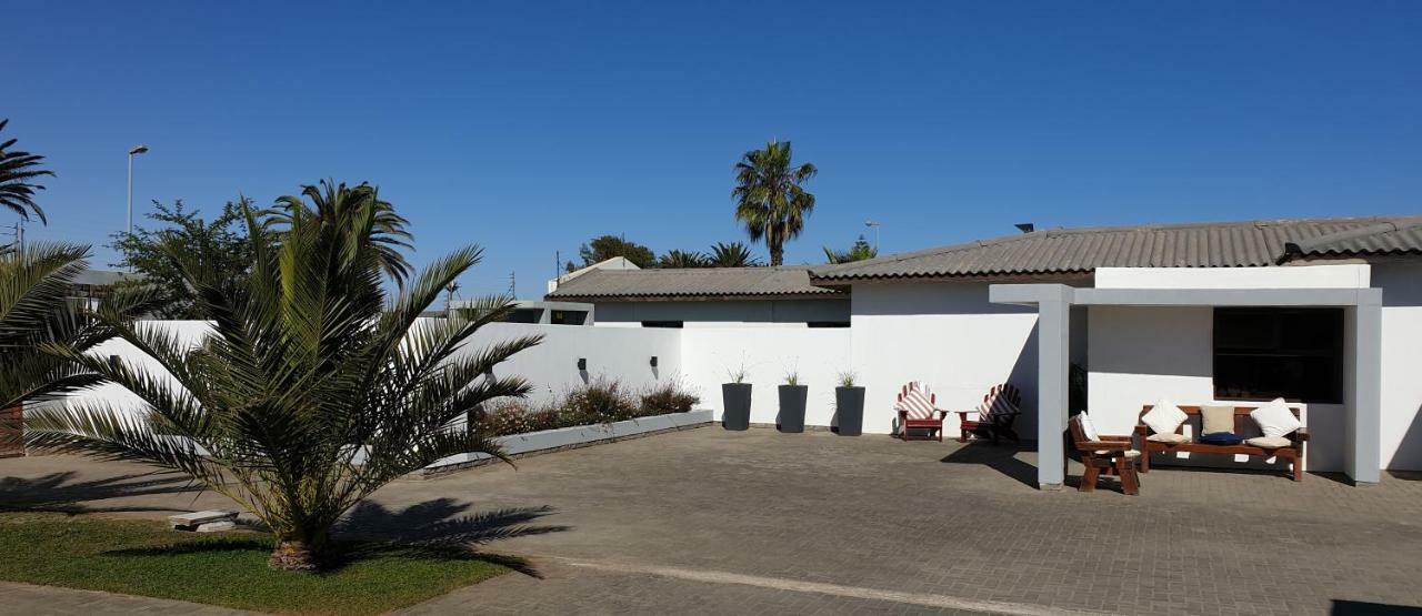 Tiende Laan Bed & Breakfast And Self-Catering ウォルビスベイ エクステリア 写真