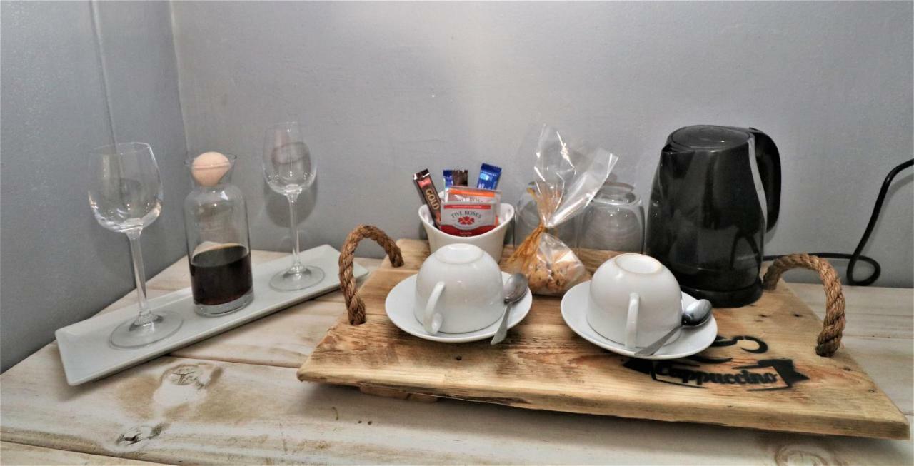 Tiende Laan Bed & Breakfast And Self-Catering ウォルビスベイ エクステリア 写真