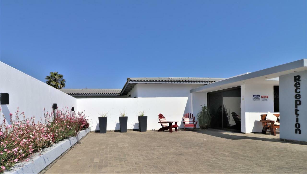 Tiende Laan Bed & Breakfast And Self-Catering ウォルビスベイ エクステリア 写真