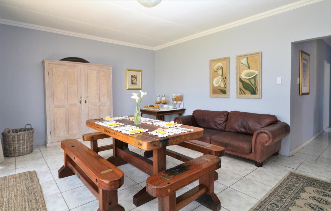 Tiende Laan Bed & Breakfast And Self-Catering ウォルビスベイ エクステリア 写真