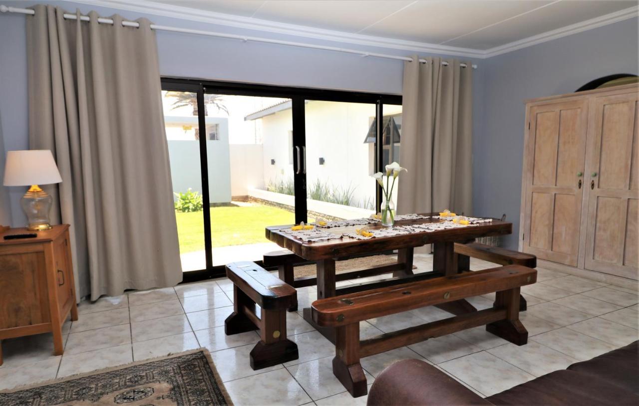 Tiende Laan Bed & Breakfast And Self-Catering ウォルビスベイ エクステリア 写真