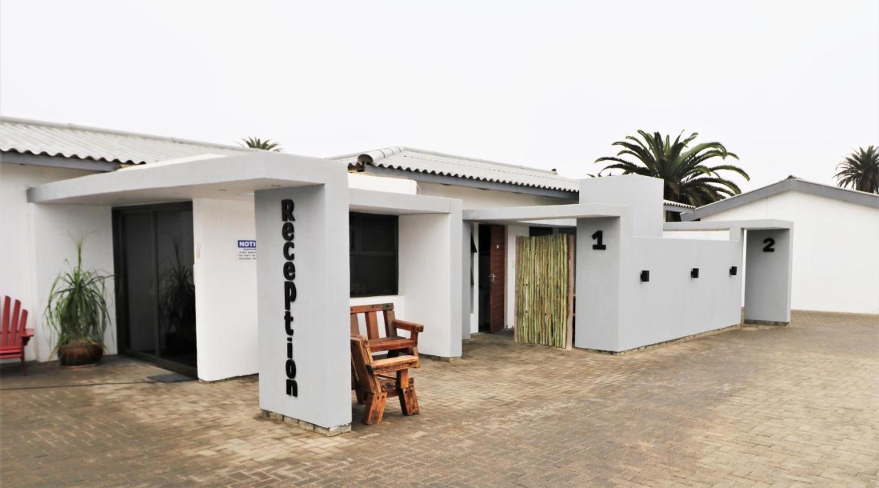 Tiende Laan Bed & Breakfast And Self-Catering ウォルビスベイ エクステリア 写真