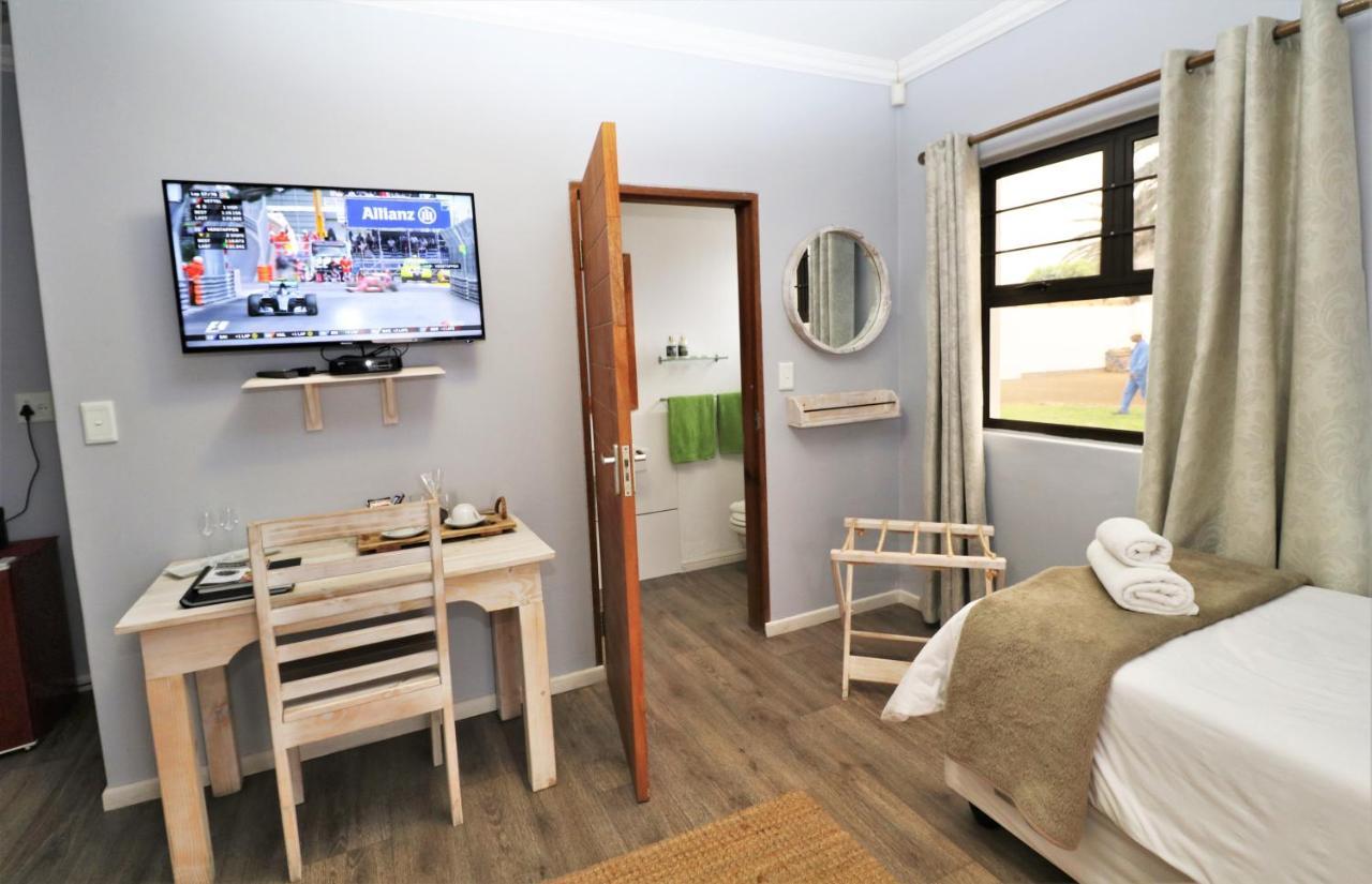 Tiende Laan Bed & Breakfast And Self-Catering ウォルビスベイ エクステリア 写真