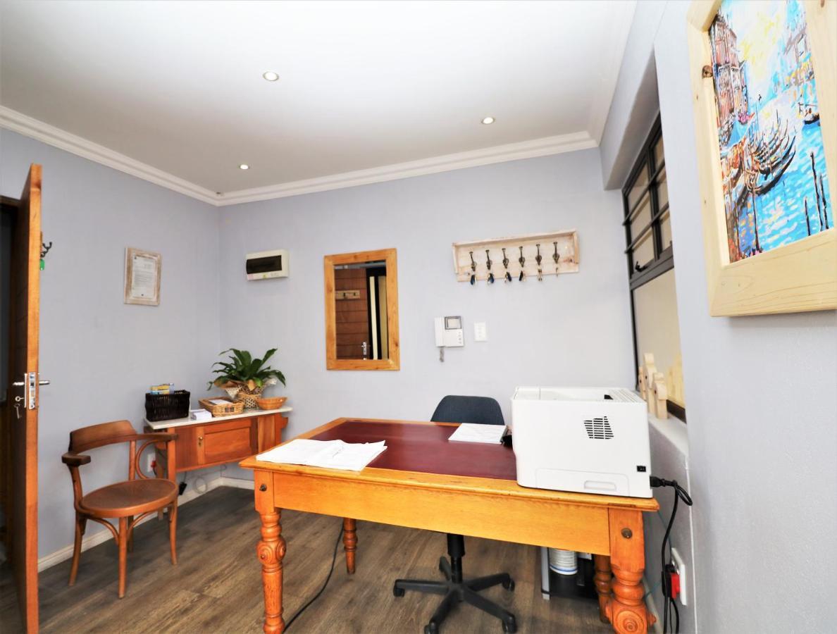 Tiende Laan Bed & Breakfast And Self-Catering ウォルビスベイ エクステリア 写真