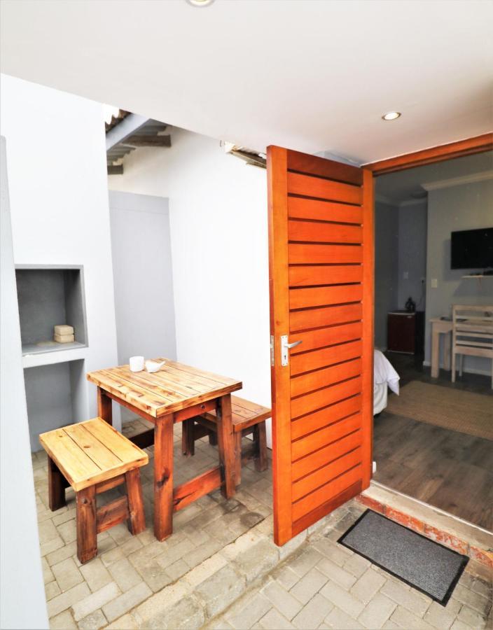Tiende Laan Bed & Breakfast And Self-Catering ウォルビスベイ エクステリア 写真