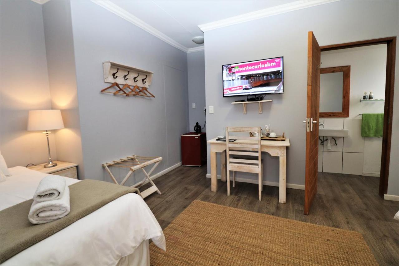Tiende Laan Bed & Breakfast And Self-Catering ウォルビスベイ エクステリア 写真