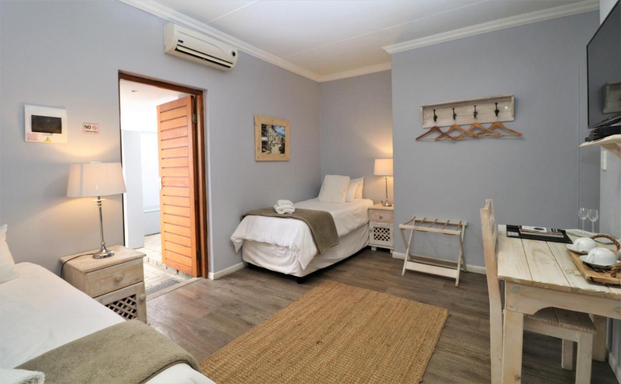 Tiende Laan Bed & Breakfast And Self-Catering ウォルビスベイ エクステリア 写真